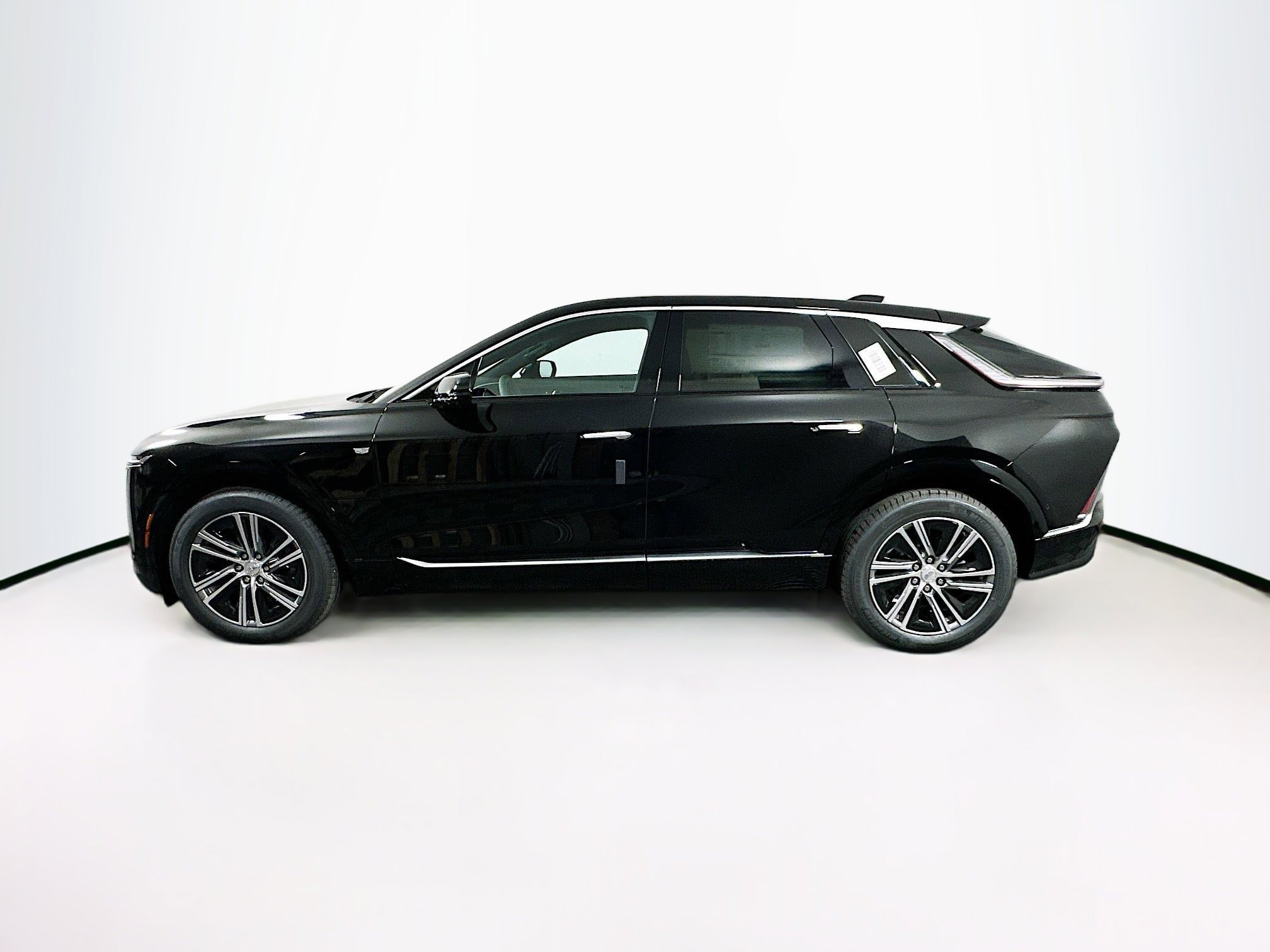 2025 Cadillac Lyriq Luxury photo 3