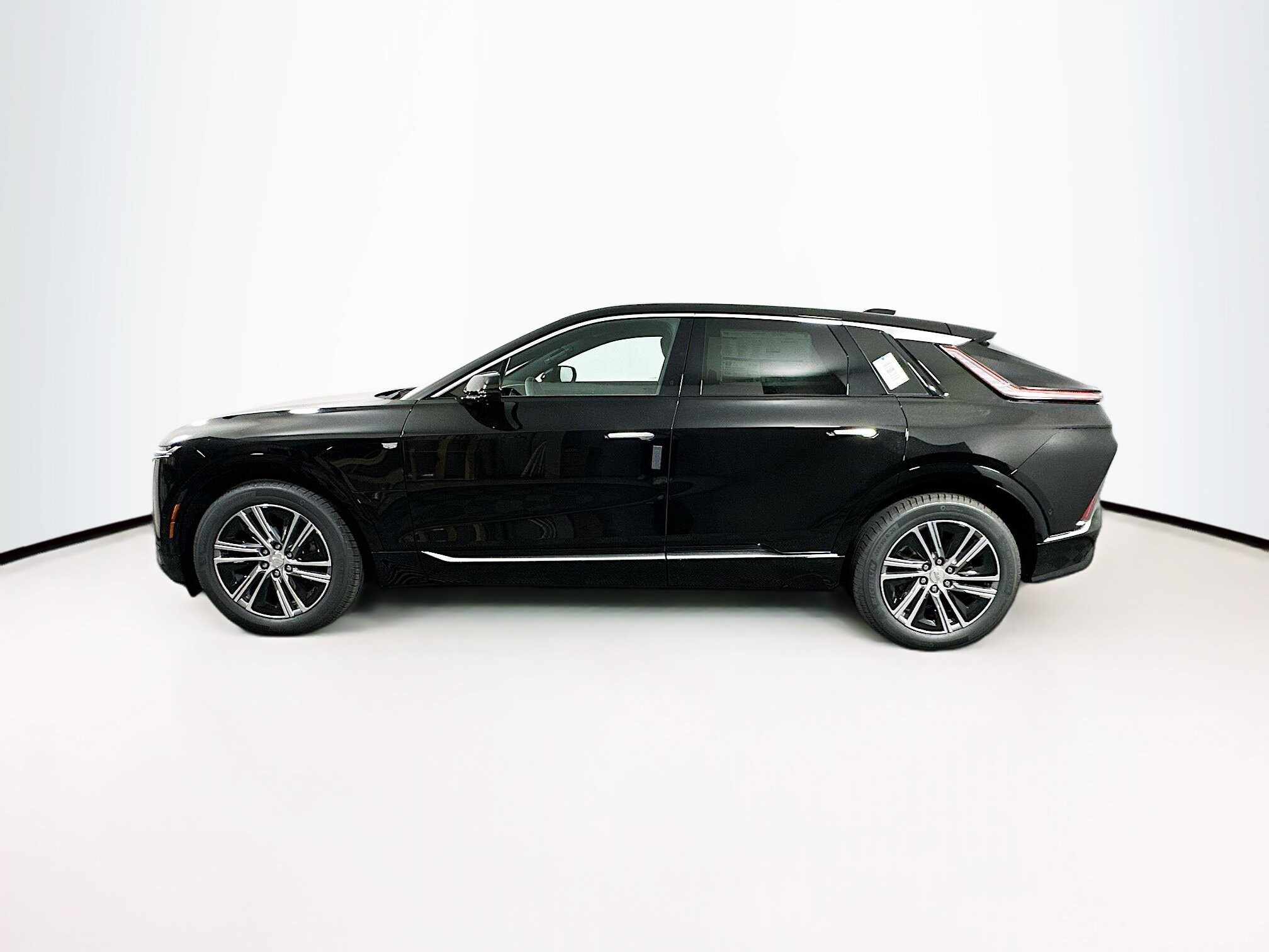 2025 Cadillac Lyriq Luxury photo 3