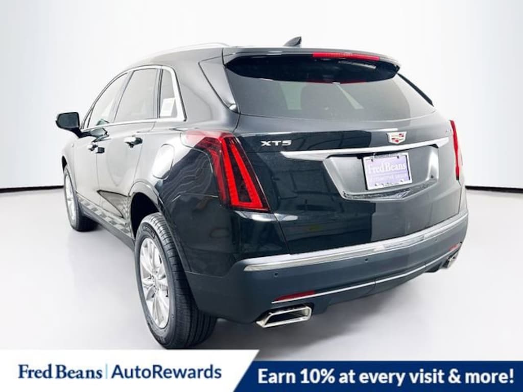 New 2026 CADILLAC XT5 Luxury SUV