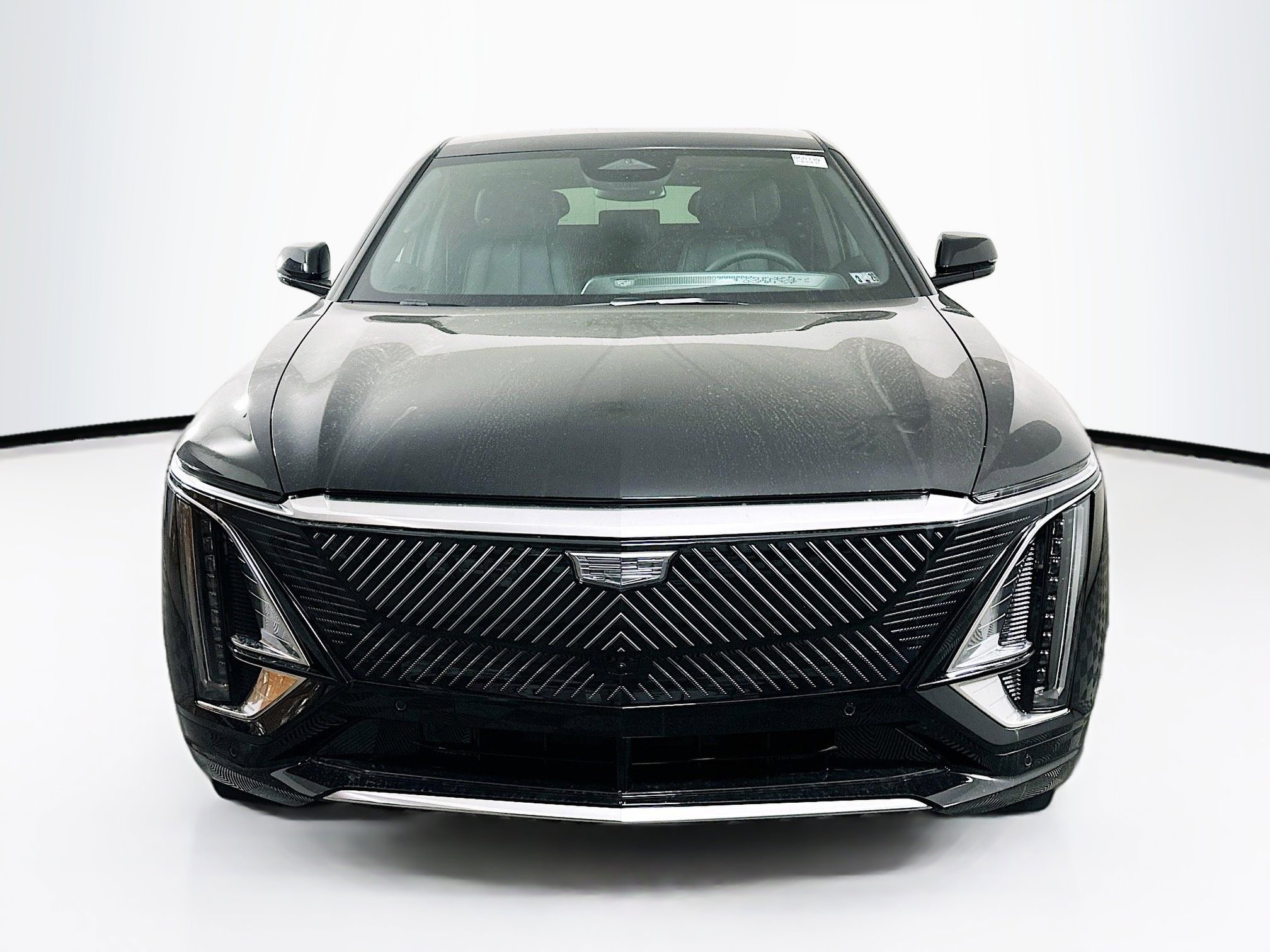 2025 Cadillac Lyriq Luxury photo 2