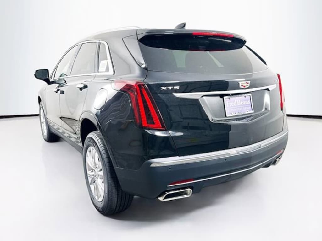 New 2026 CADILLAC XT5 Luxury SUV