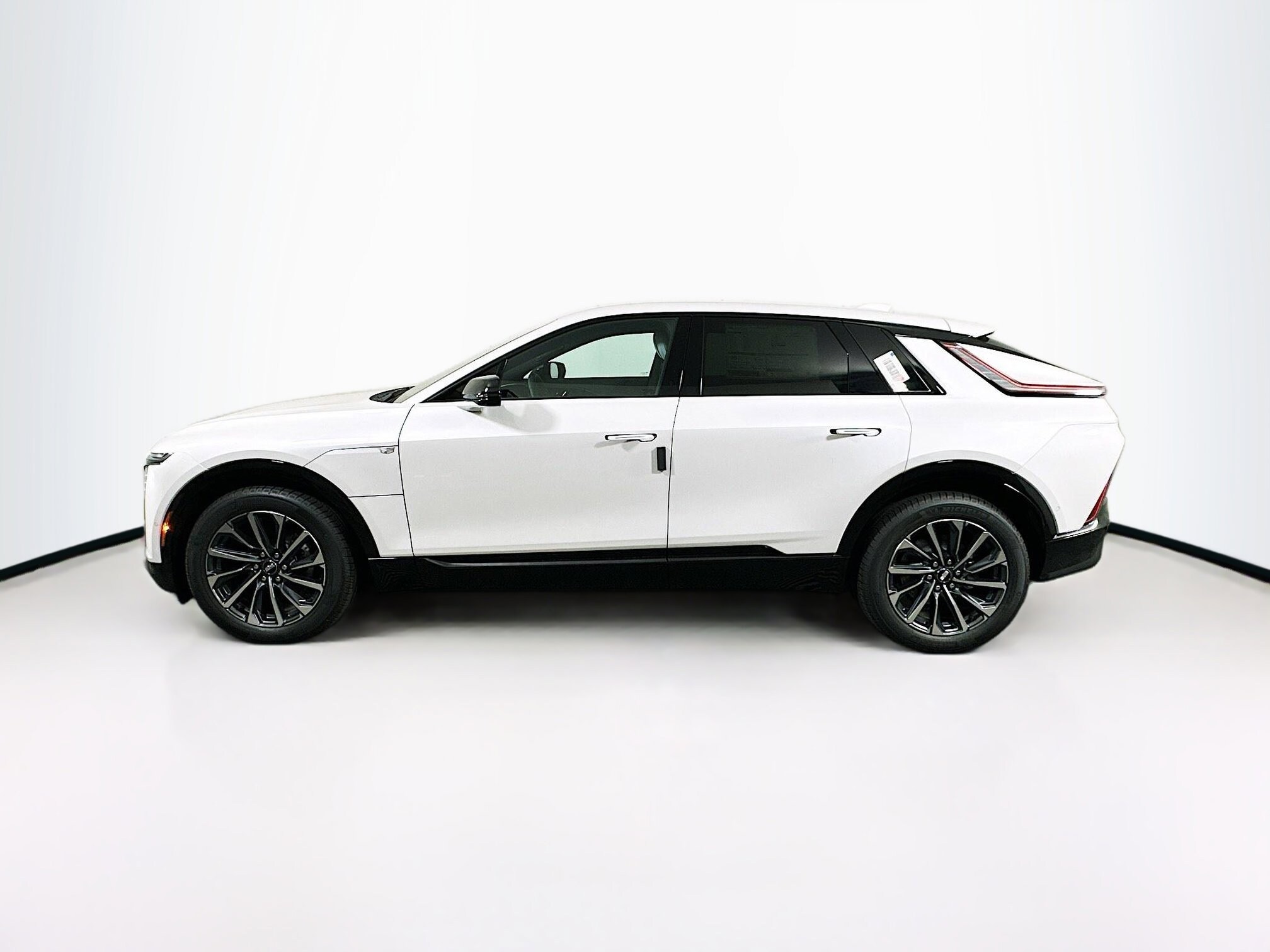2025 Cadillac Lyriq Sport photo 3
