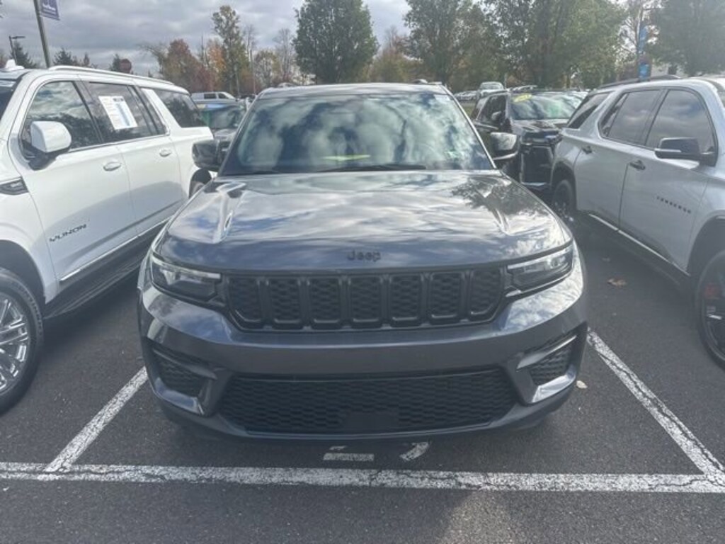 Used 2023 Jeep Grand Cherokee Altitude 4x4 SUV