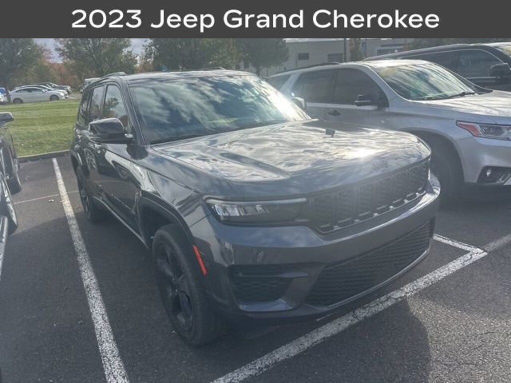 Used 2023 Jeep Grand Cherokee Altitude 4x4 SUV