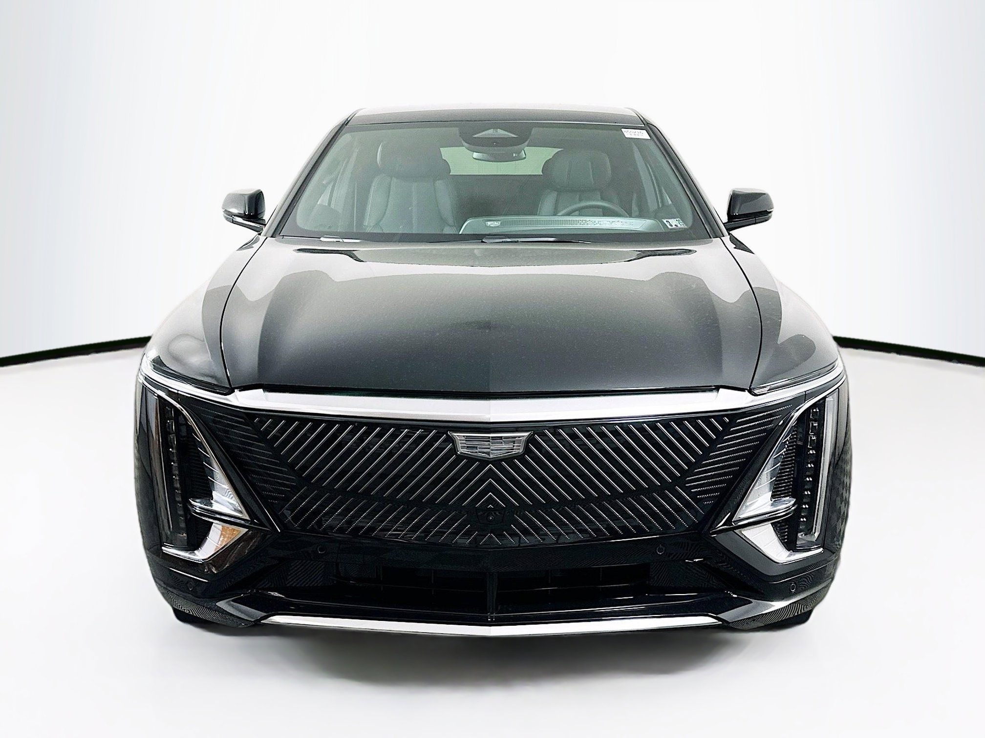 2025 Cadillac Lyriq Luxury photo 2