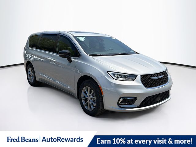 2026 Chrysler Pacifica Limited AWD's photo
