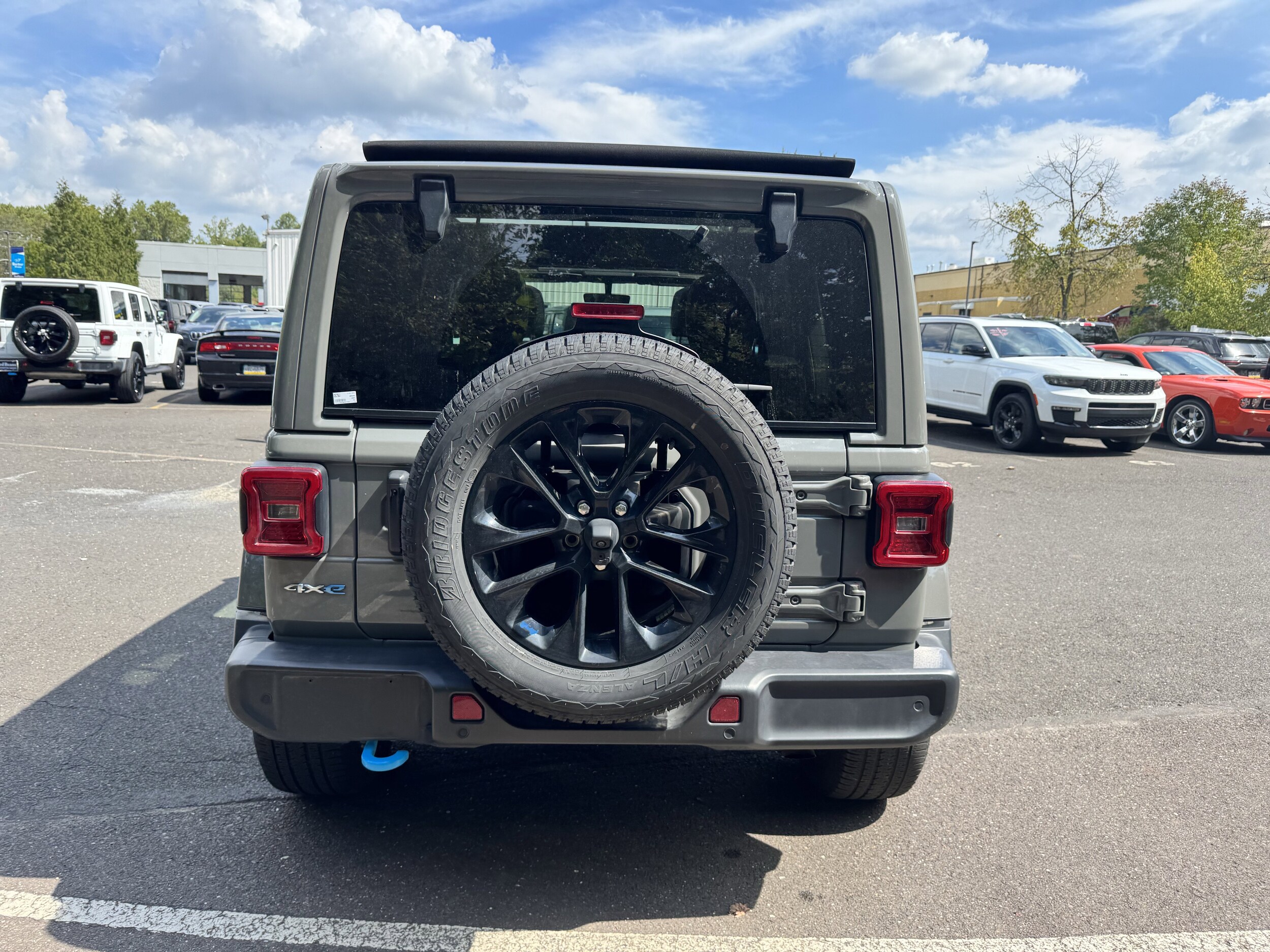 2022 Jeep Wrangler 4xe Unlimited Sahara photo 2
