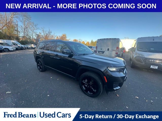 2023 Jeep Grand Cherokee Altitude photo 3