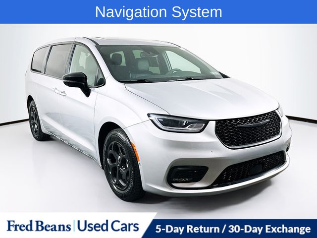 2023 Chrysler Pacifica Hybrid Limited Hybrid's photo