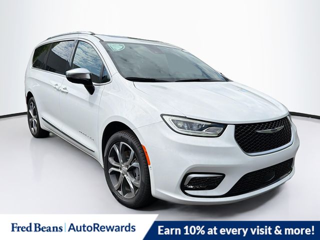 2026 Chrysler Pacifica Pinnacle AWD's photo