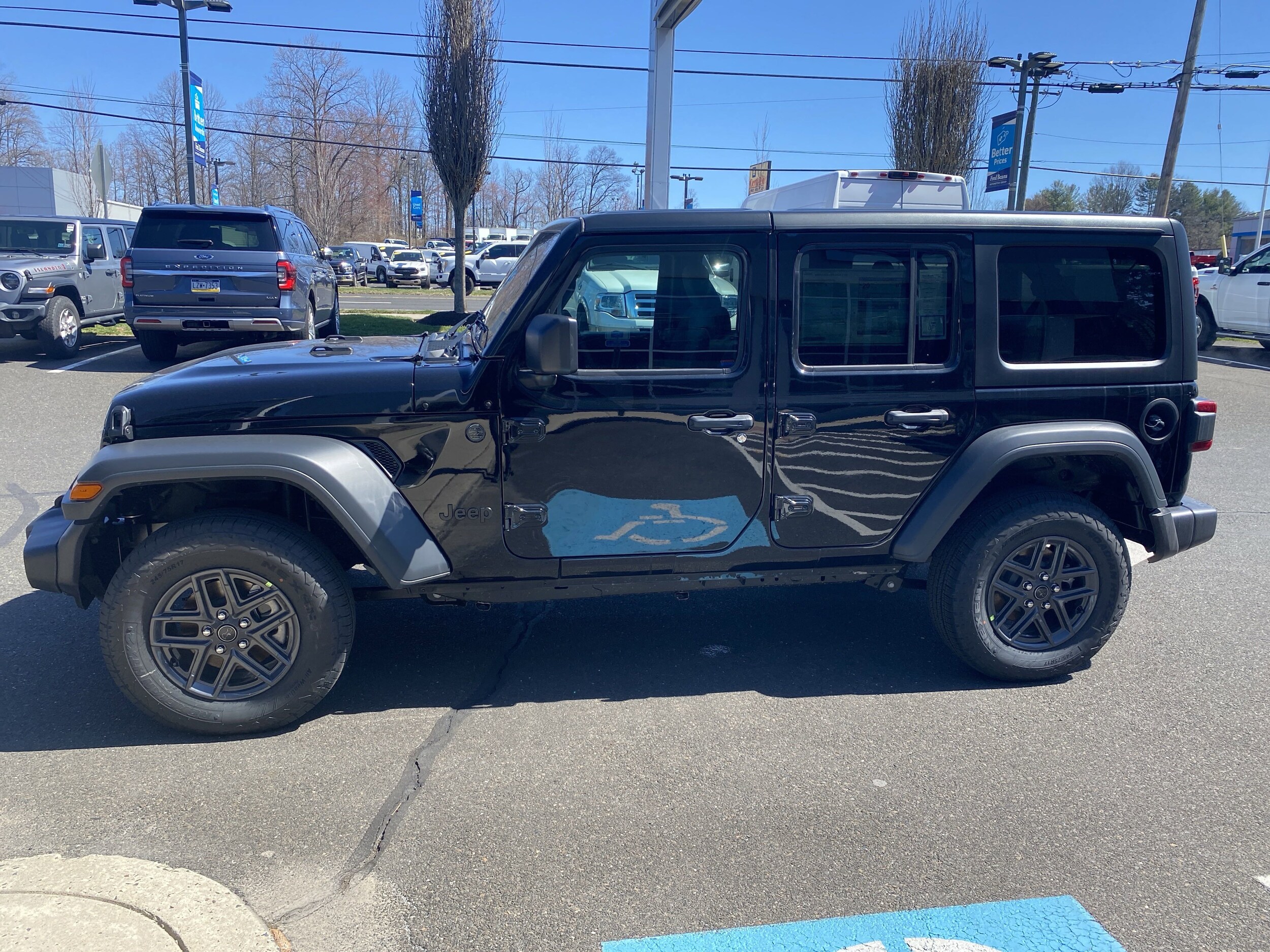 2025 Jeep Wrangler Sport S photo 4