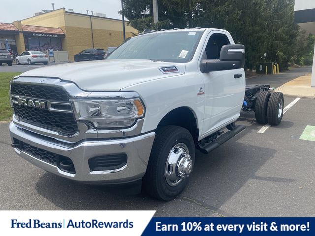 2024 Ram 3500 Tradesman photo 3