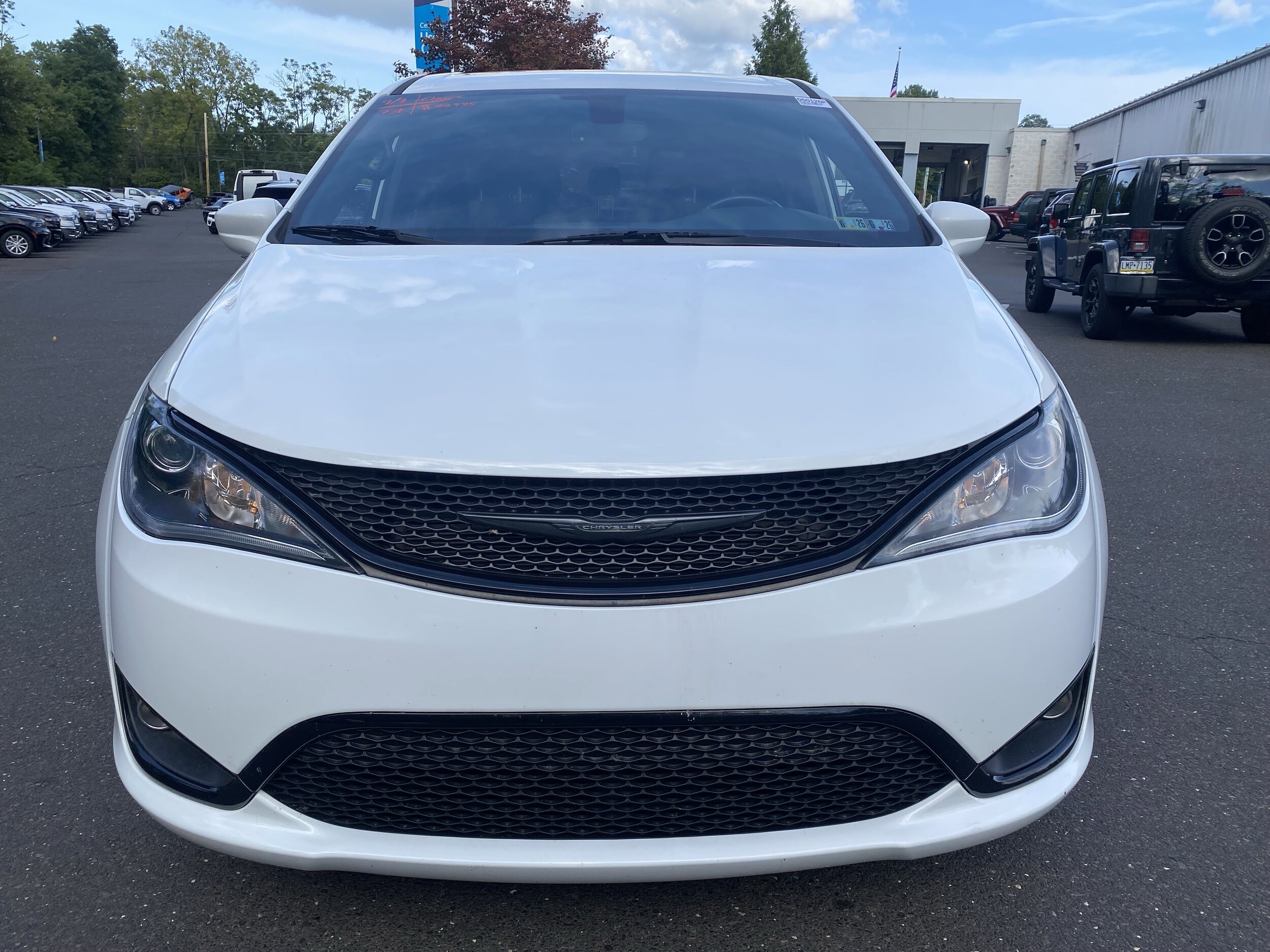 2020 Chrysler Pacifica Touring photo 2