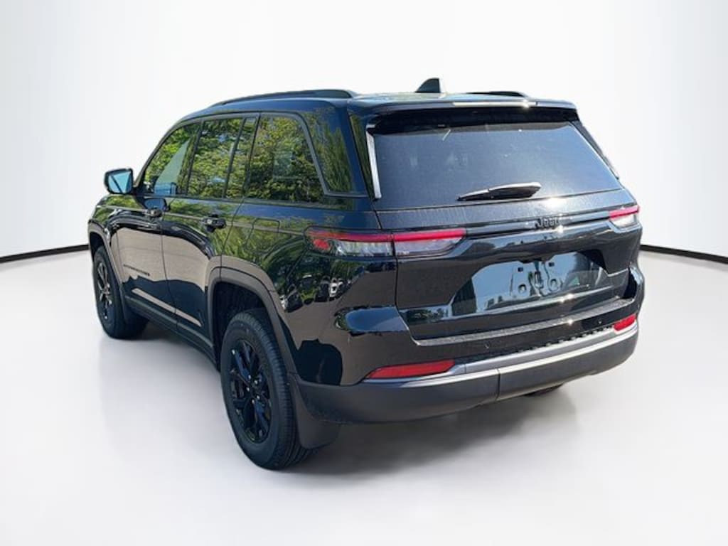 New 2026 Jeep Grand Cherokee Laredo Altitude Sport Utility