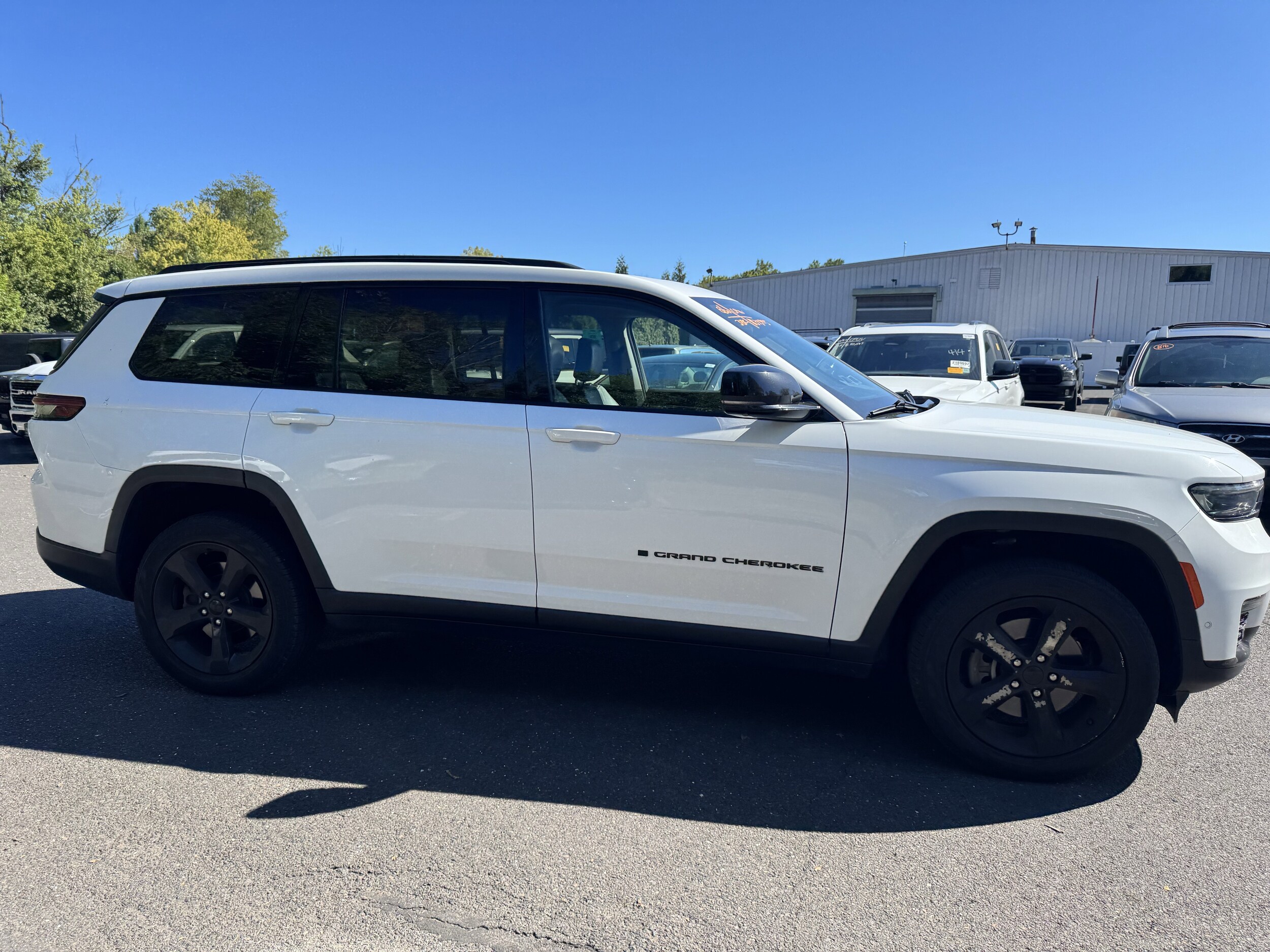 2022 Jeep Grand Cherokee Limited photo 2