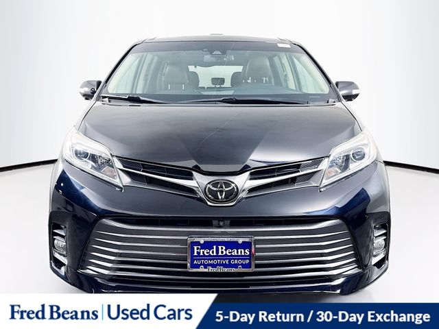 2019 Toyota Sienna Limited Premium photo 2