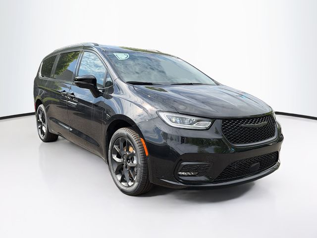 2026 Chrysler Pacifica Limited AWD's photo
