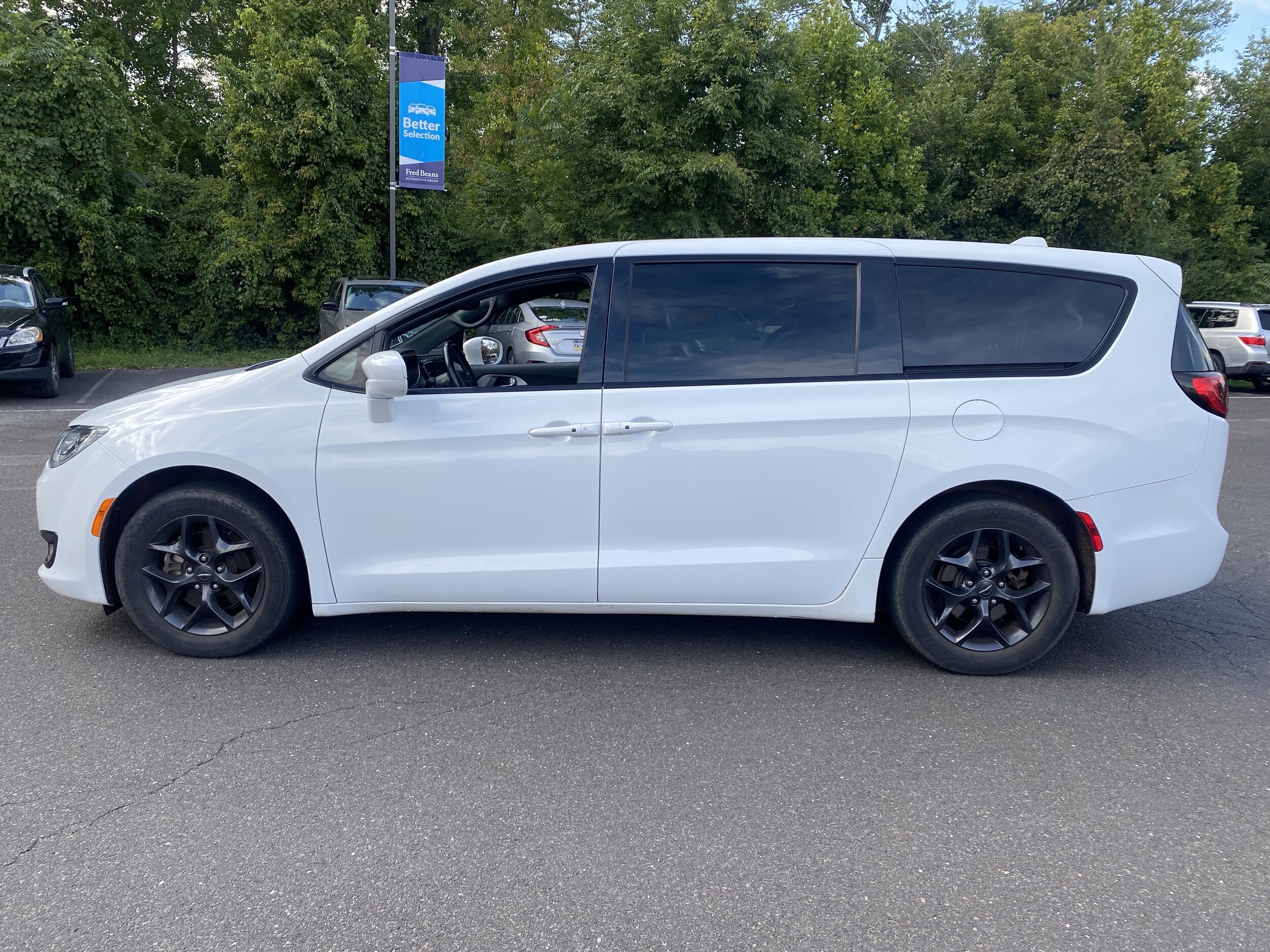 2020 Chrysler Pacifica Touring photo 3