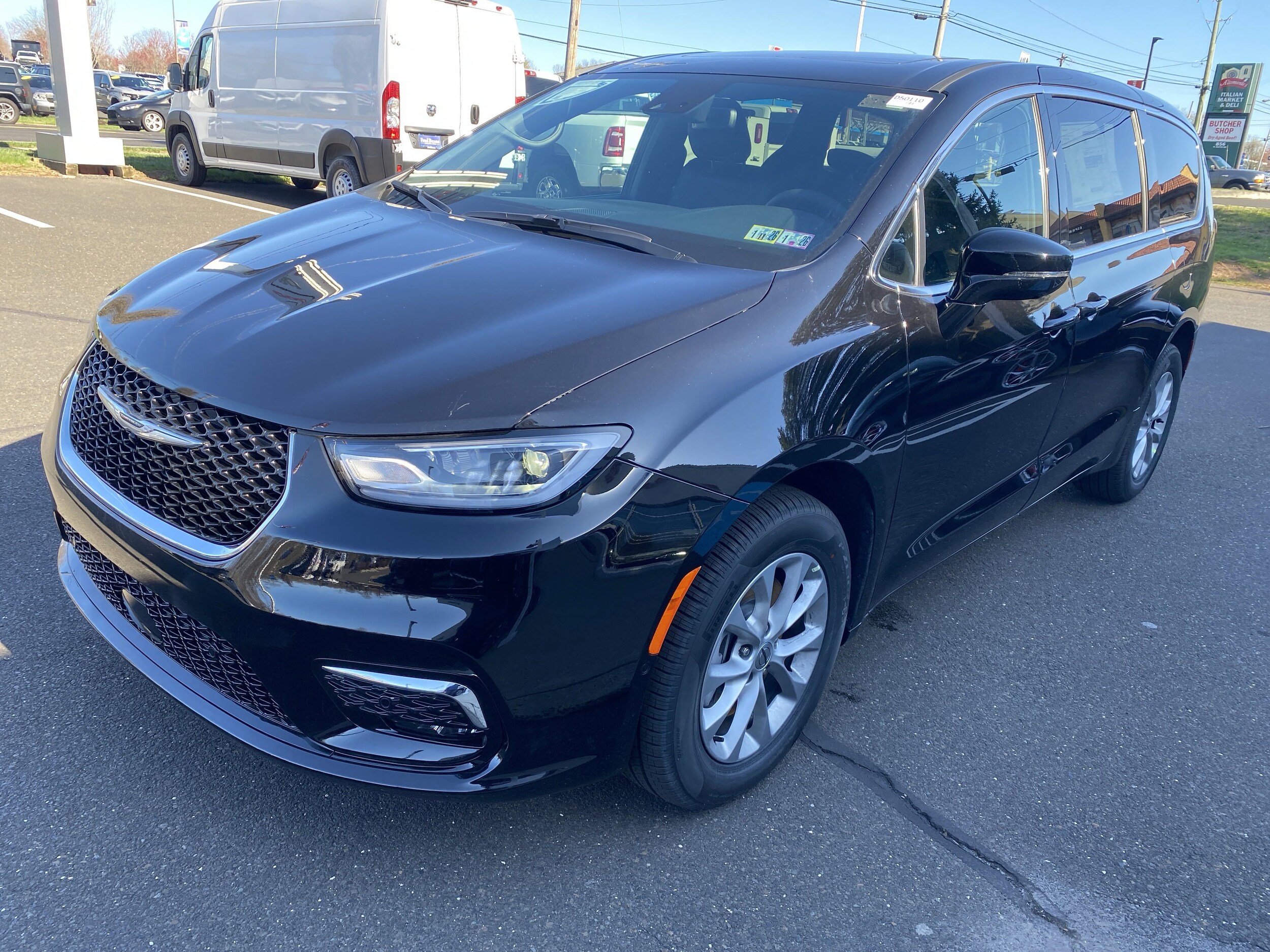 2025 Chrysler Pacifica photo 3