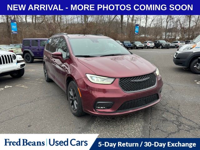 2022 Chrysler Pacifica Touring L's photo