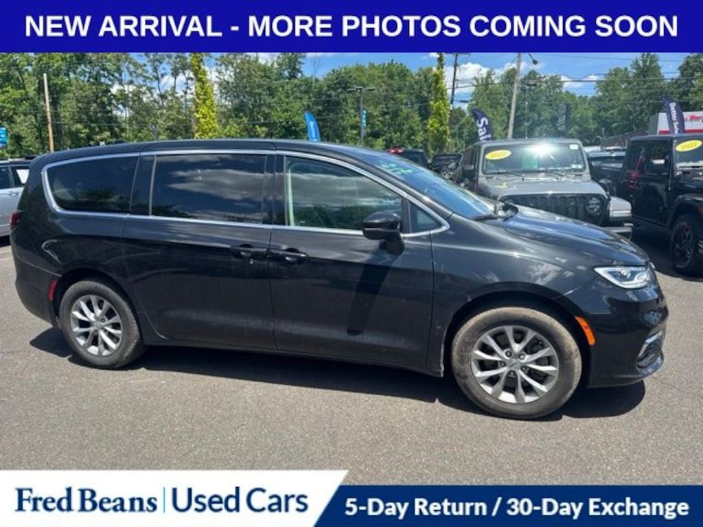 Used 2023 Chrysler Pacifica Touring L Van Passenger Van