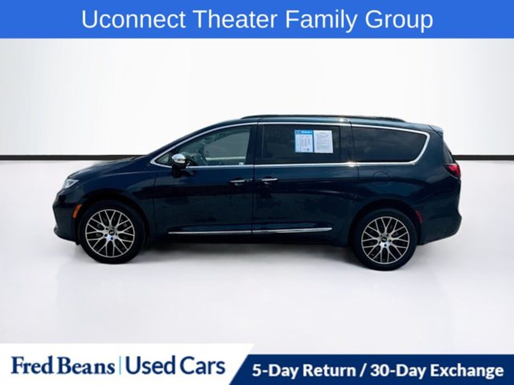 Used 2022 Chrysler Pacifica Limited Van Passenger Van