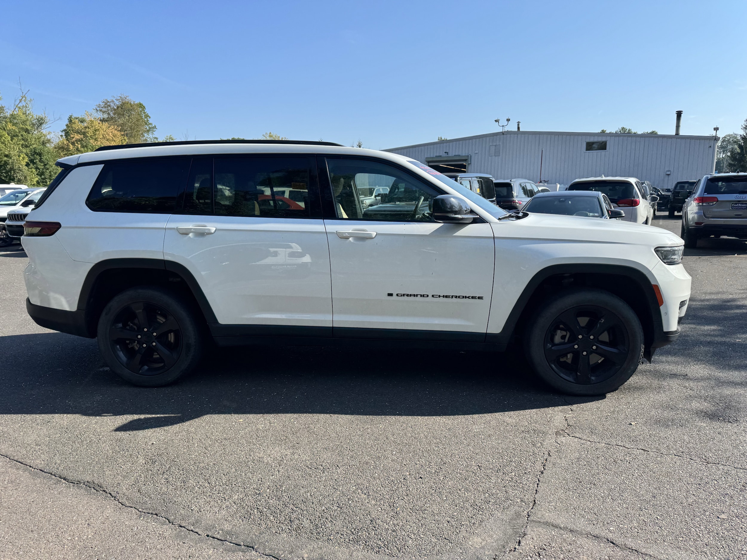 2023 Jeep Grand Cherokee Limited photo 2
