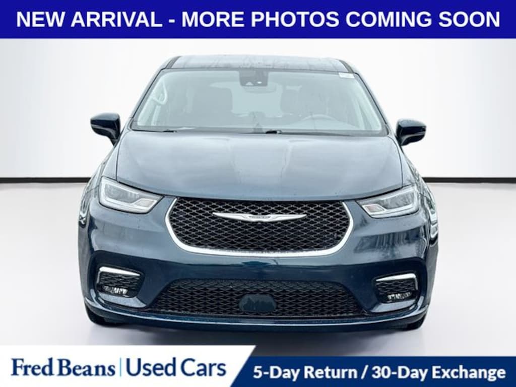 Used 2023 Chrysler Pacifica Touring L Van Passenger Van