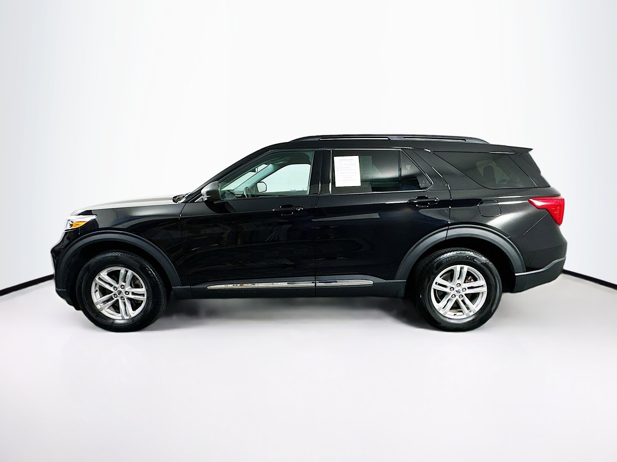 2023 Ford Explorer XLT photo 3
