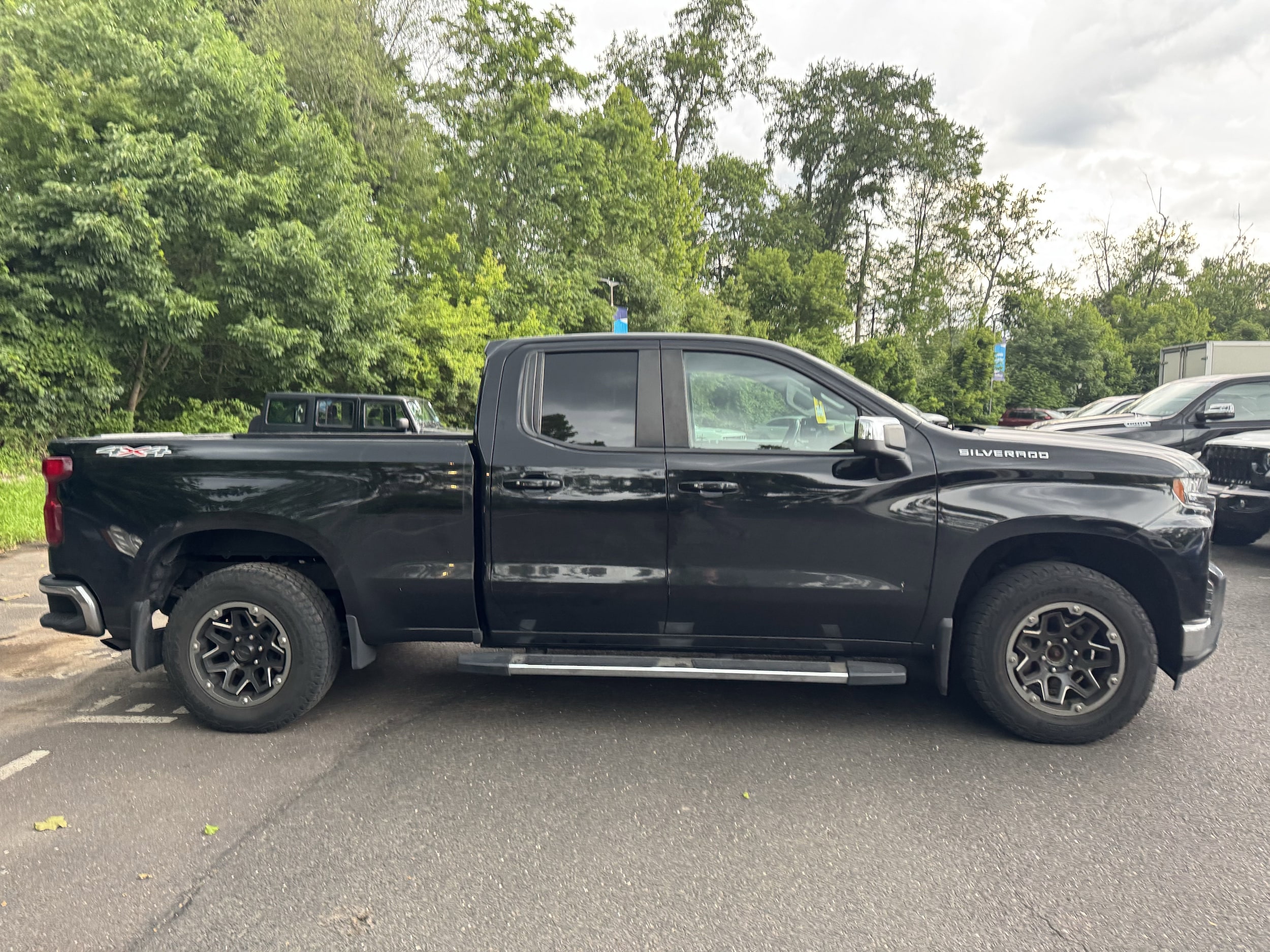 Used 2019 Chevrolet Silverado 1500 LT with VIN 1GCRYDEK2KZ298261 for sale in Doylestown, PA