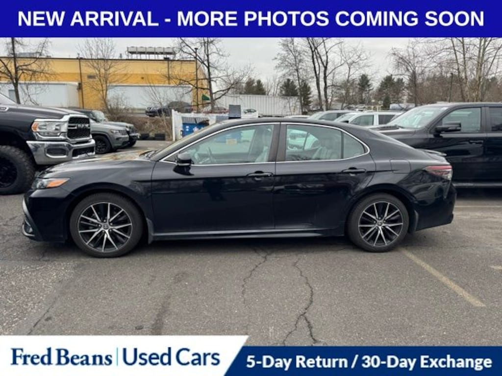 Used 2021 Toyota Camry SE Sedan