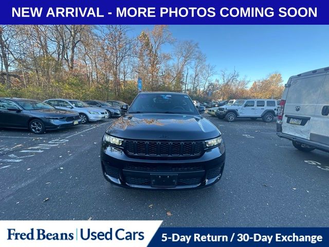 2023 Jeep Grand Cherokee Altitude photo 2