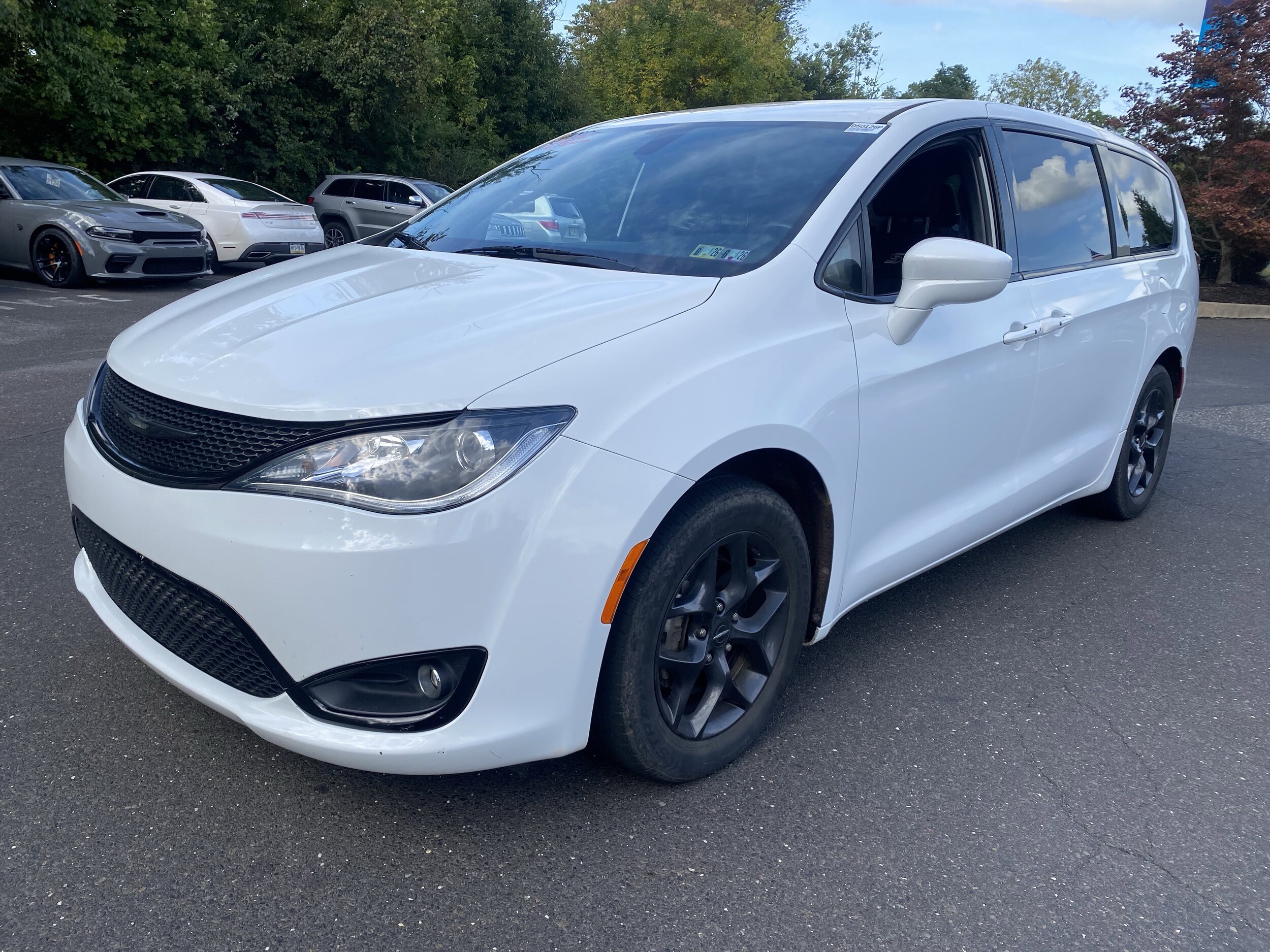 2020 Chrysler Pacifica Touring photo 3