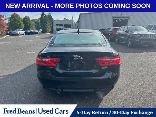 2017 Jaguar XE Premium photo 3