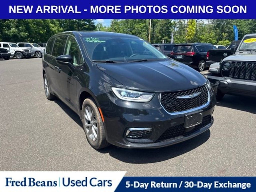 Used 2023 Chrysler Pacifica Touring L Van Passenger Van