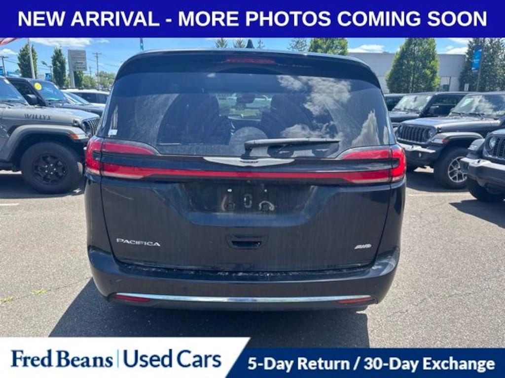 Used 2023 Chrysler Pacifica Touring L Van Passenger Van