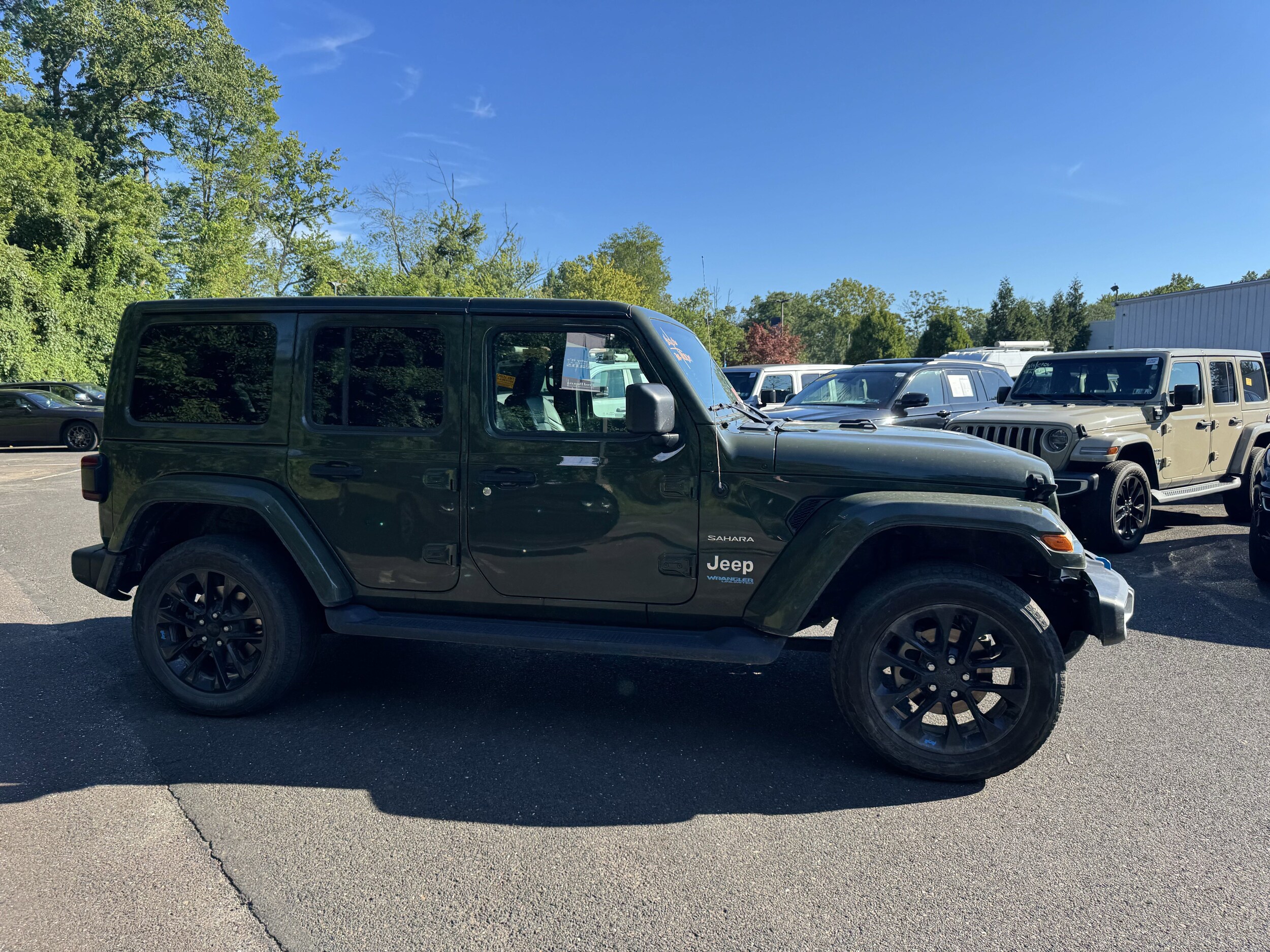 2022 Jeep Wrangler Unlimited Sahara 4xe photo 2
