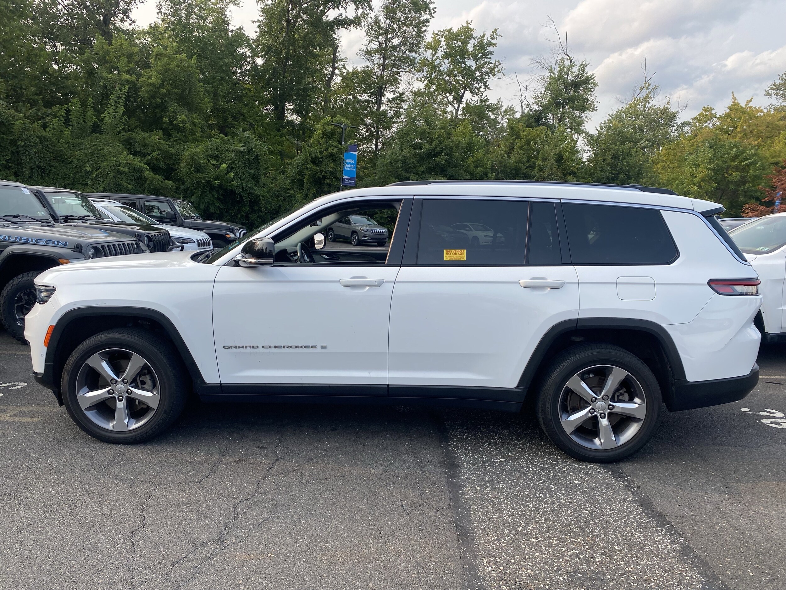 2021 Jeep Grand Cherokee Limited photo 2