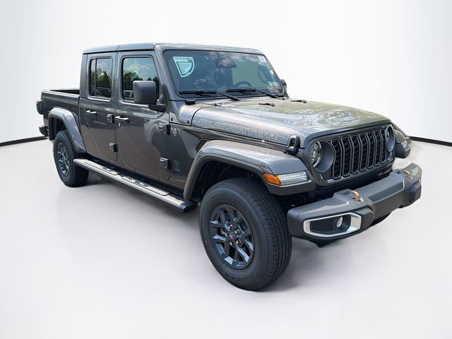 2026 Jeep Gladiator 85th Anniversary Edition Auto's photo