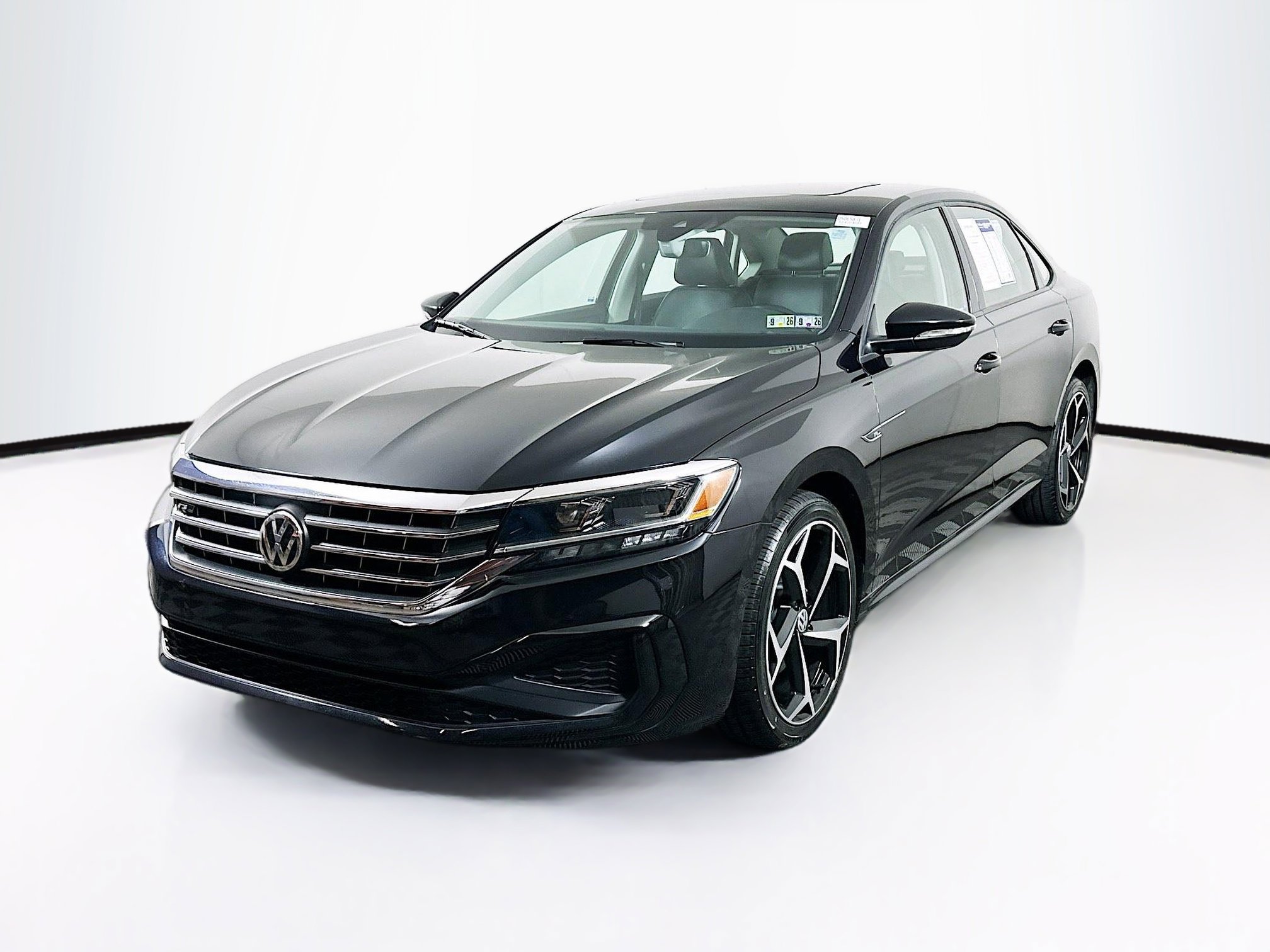2020 Volkswagen Passat 2.0T R-Line photo 3