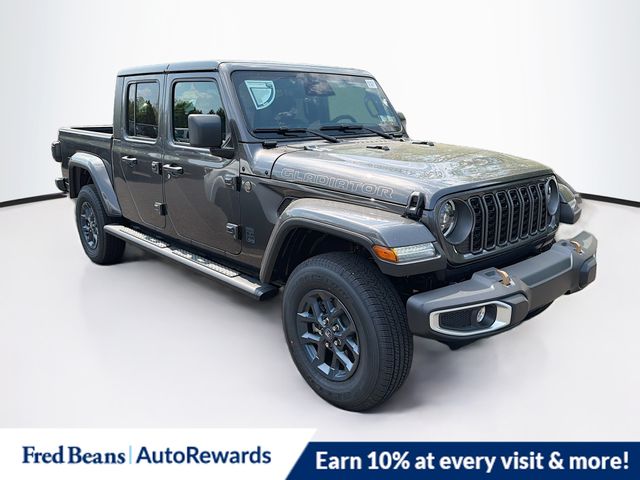2026 Jeep Gladiator 85th Anniversary Edition Auto's photo