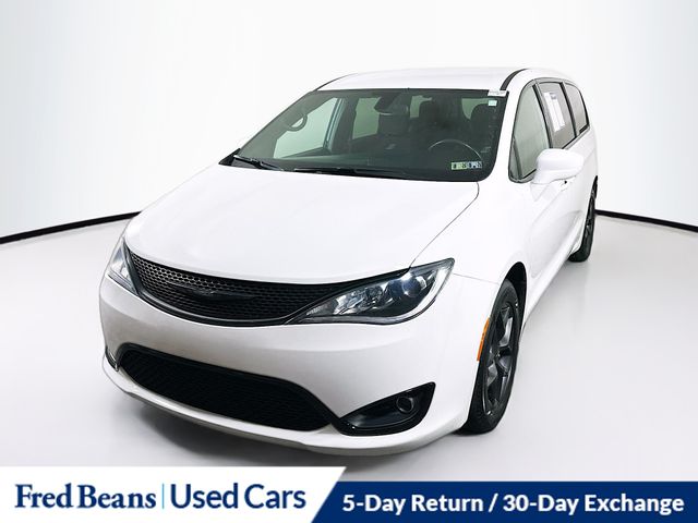 2020 Chrysler Pacifica Touring photo 3