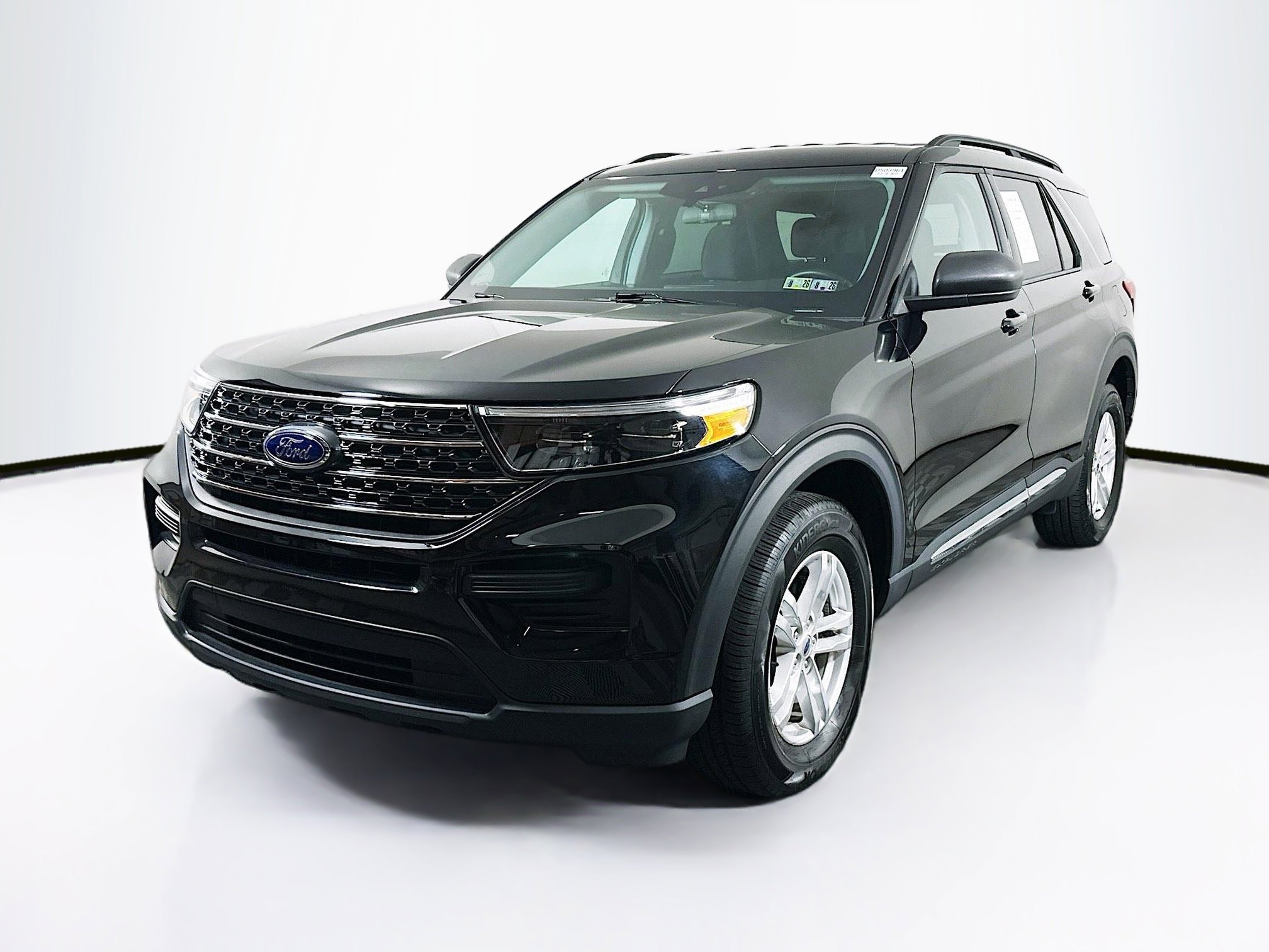 2023 Ford Explorer XLT photo 2