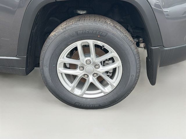 2025 Jeep Grand Cherokee Laredo - Photo 23