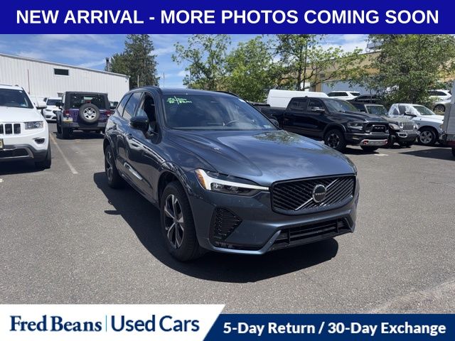 2026 Volvo XC60 B5 Core Dark AWD's photo