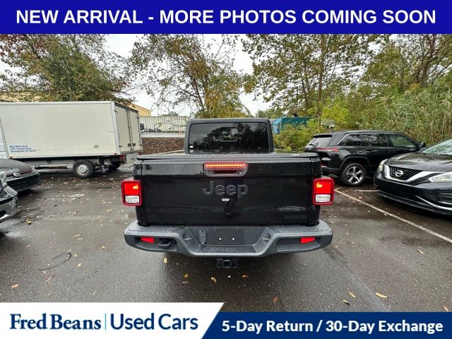 2021 Jeep Gladiator Sport S photo 2