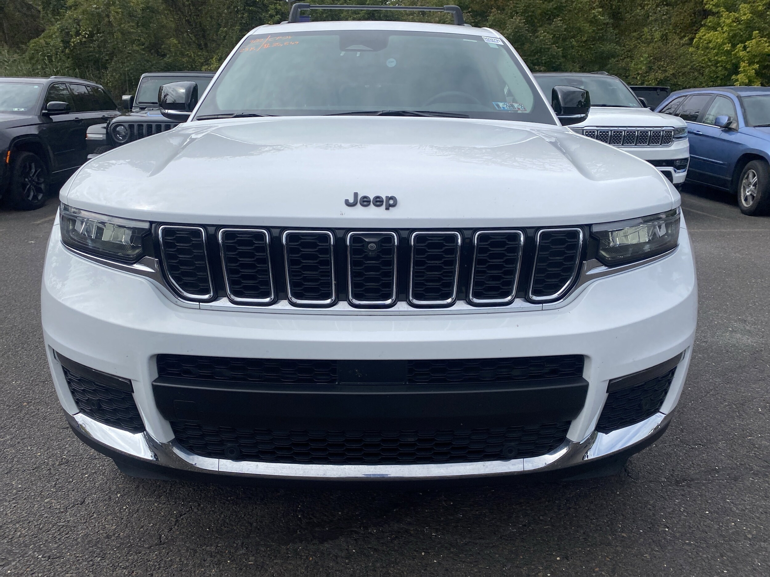 2023 Jeep Grand Cherokee Limited photo 2