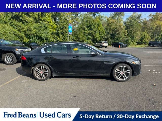 2017 Jaguar XE Premium photo 2