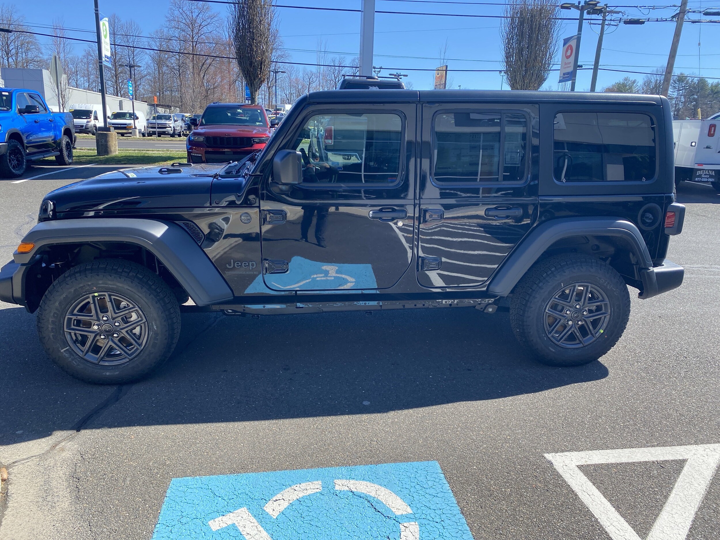 2025 Jeep Wrangler Sport S photo 4