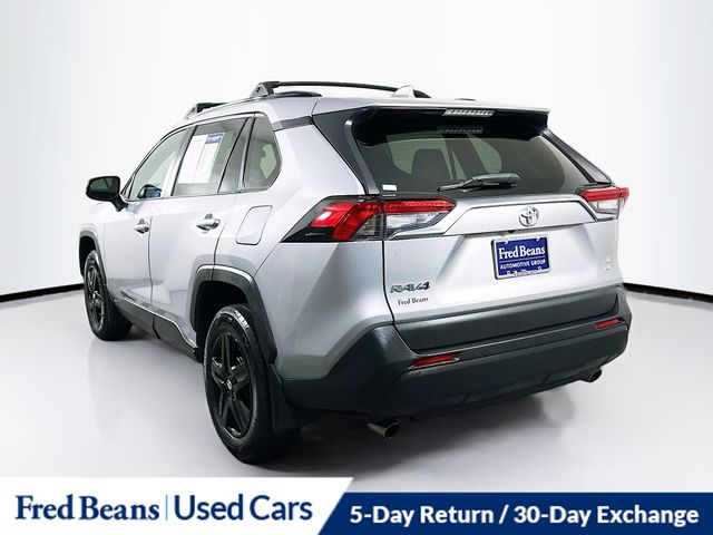 2019 Toyota RAV4 LE photo 2